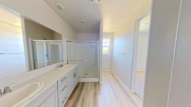 Building Photo - 40186 Birchfield Dr