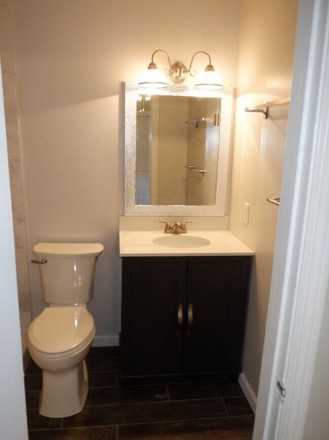 Building Photo - Downs1345-1347