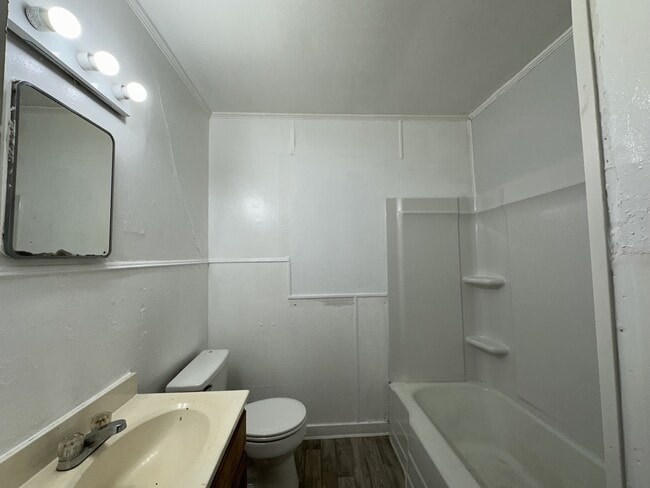 Building Photo - 519 Grand Ave