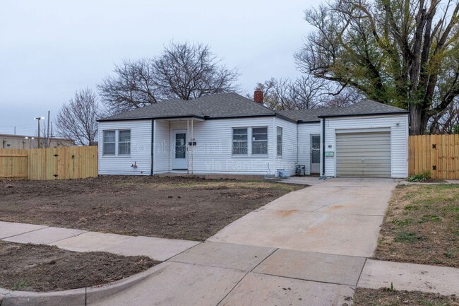 Building Photo - 619 N Glendale St