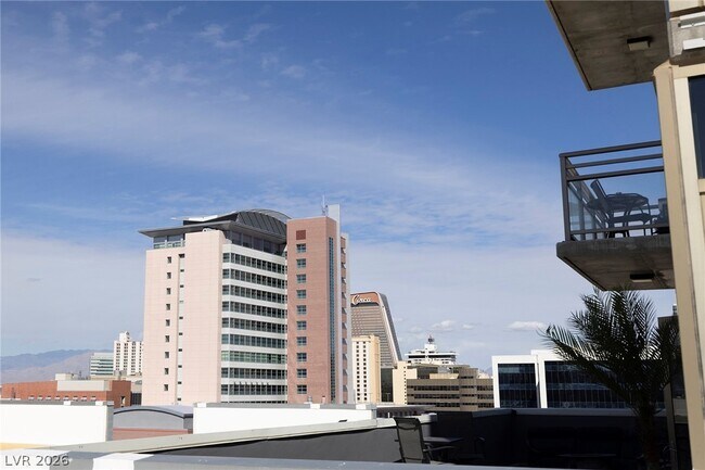 Building Photo - 353 E Bonneville Ave