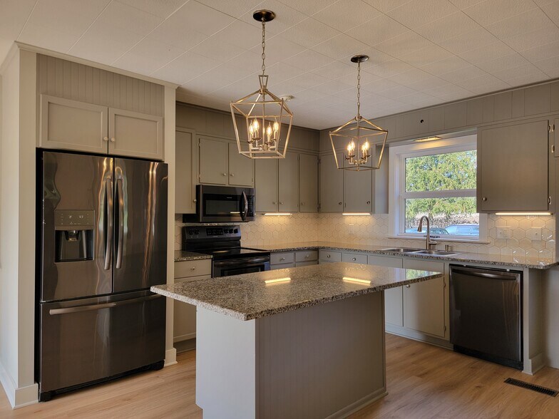 Building Photo - 819 Fruitville Pike