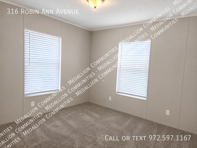 Building Photo - 316 Robin Ann Ave