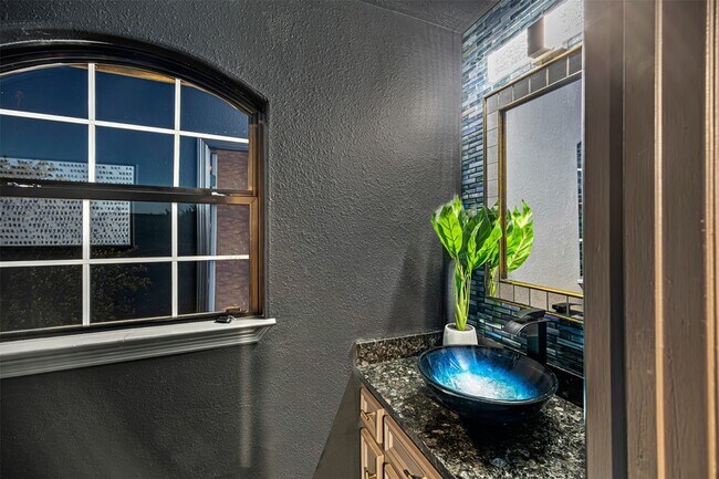 Building Photo - 12345 White Oak Point