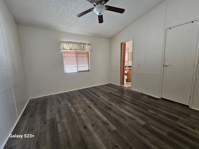 Building Photo - 15300 Palm Dr