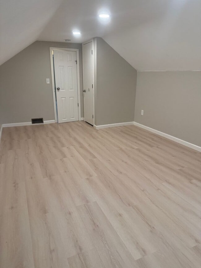 Building Photo - Adorable 4 Bed 1 bath Baldwinsville Cottage