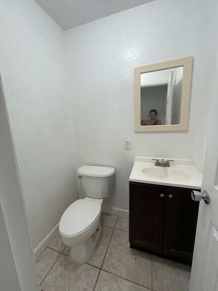Building Photo - 821 NW 46th Ave