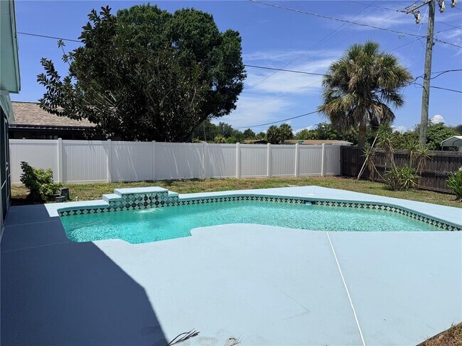 Building Photo - 208 Flamingo Dr