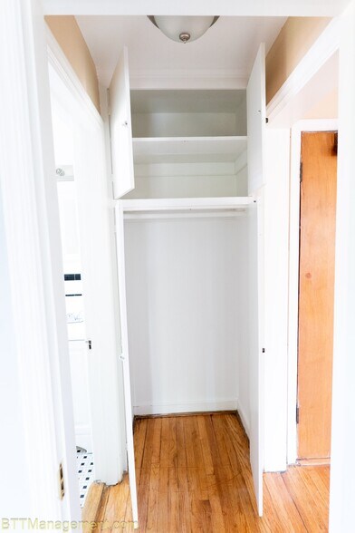 Building Photo - 908 Hudson Ave