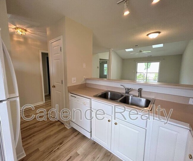 Building Photo - 4619 McClelland Dr