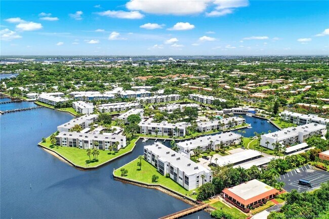 Building Photo - 1950 SW Palm City Rd