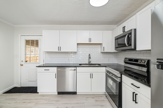 Building Photo - 331 Sarvis Dr