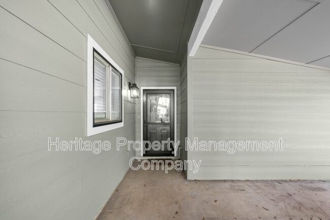 Building Photo - 784 Hill Top Dr