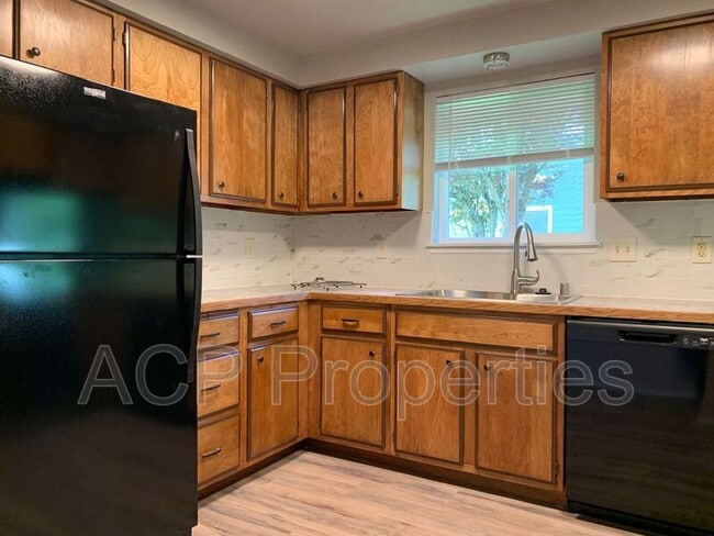 Building Photo - 3618 E Rusley Dr