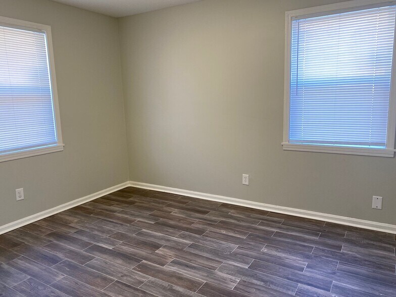 Building Photo - 70 Sweetbay Dr