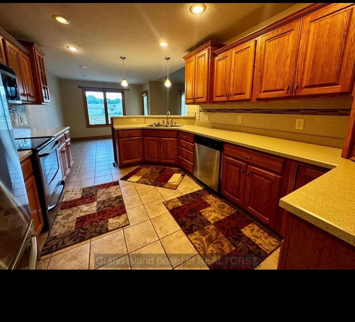 Building Photo - 4021 Sandalwood Dr