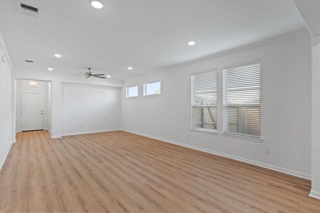 Building Photo - 8014 Timber Holw Ln