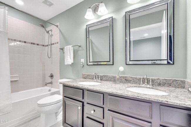Building Photo - 899 Legacy Falls Dr S
