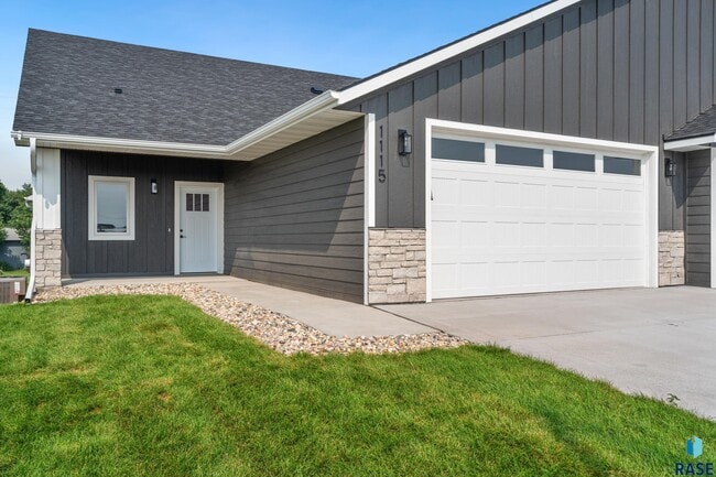 Primary Photo - 1113 S Foss Ave