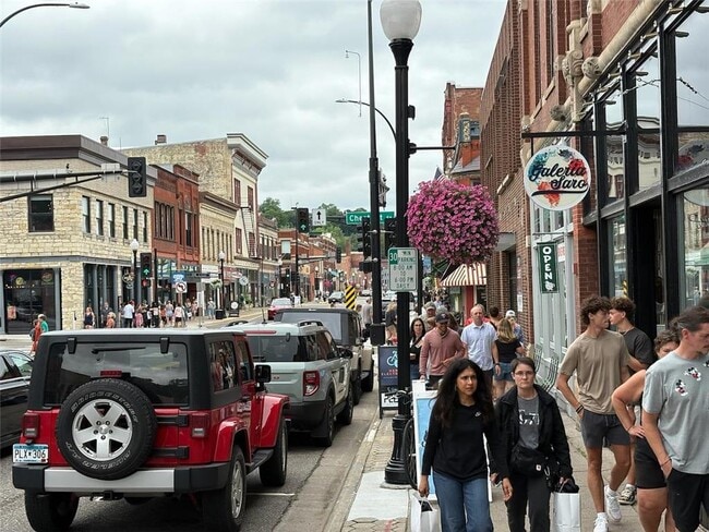 Building Photo - 206 5th St S