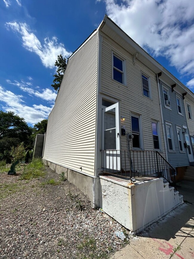 Building Photo - 674 N Clinton Ave