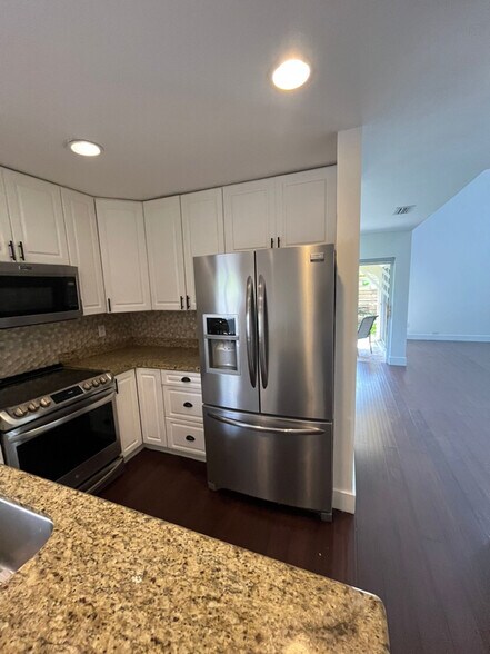 Building Photo - 9995 NW 52nd St