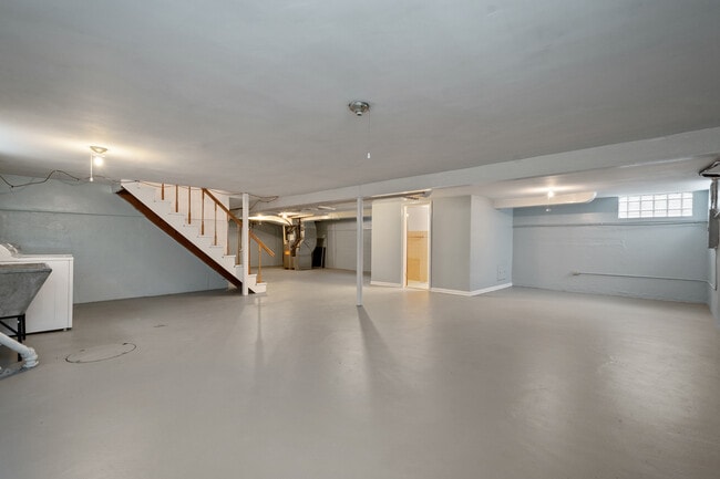 Building Photo - 5840 N Kimball Ave