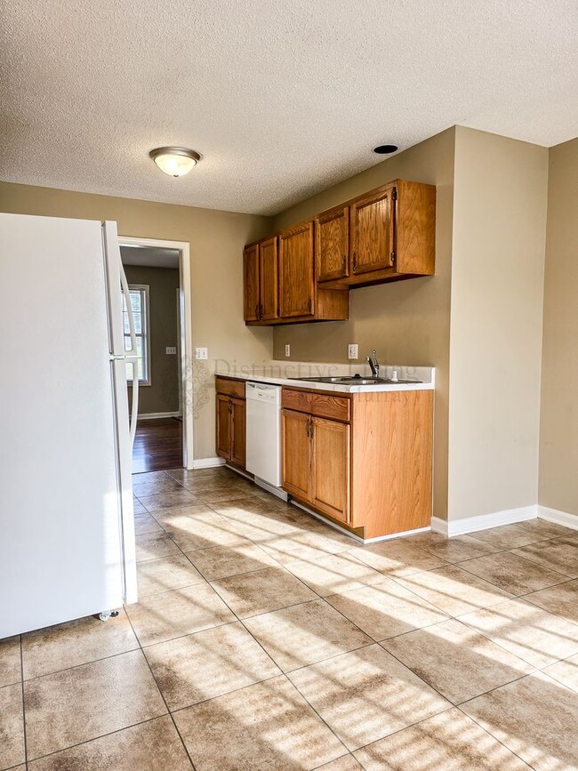 Building Photo - 1607 Bourland Ln