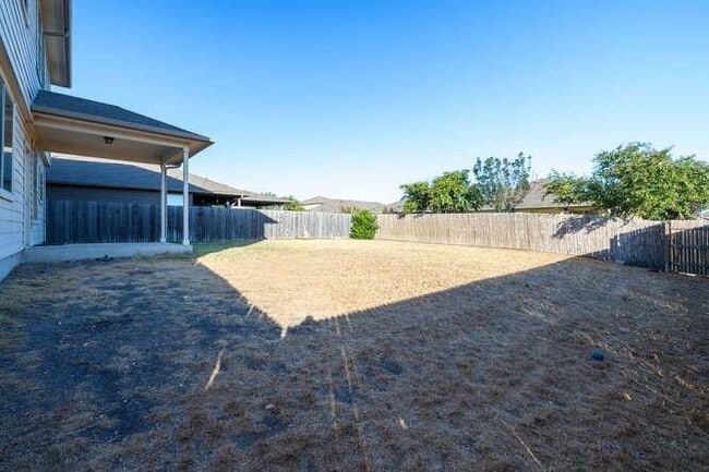 Building Photo - 402 Zenith Rd