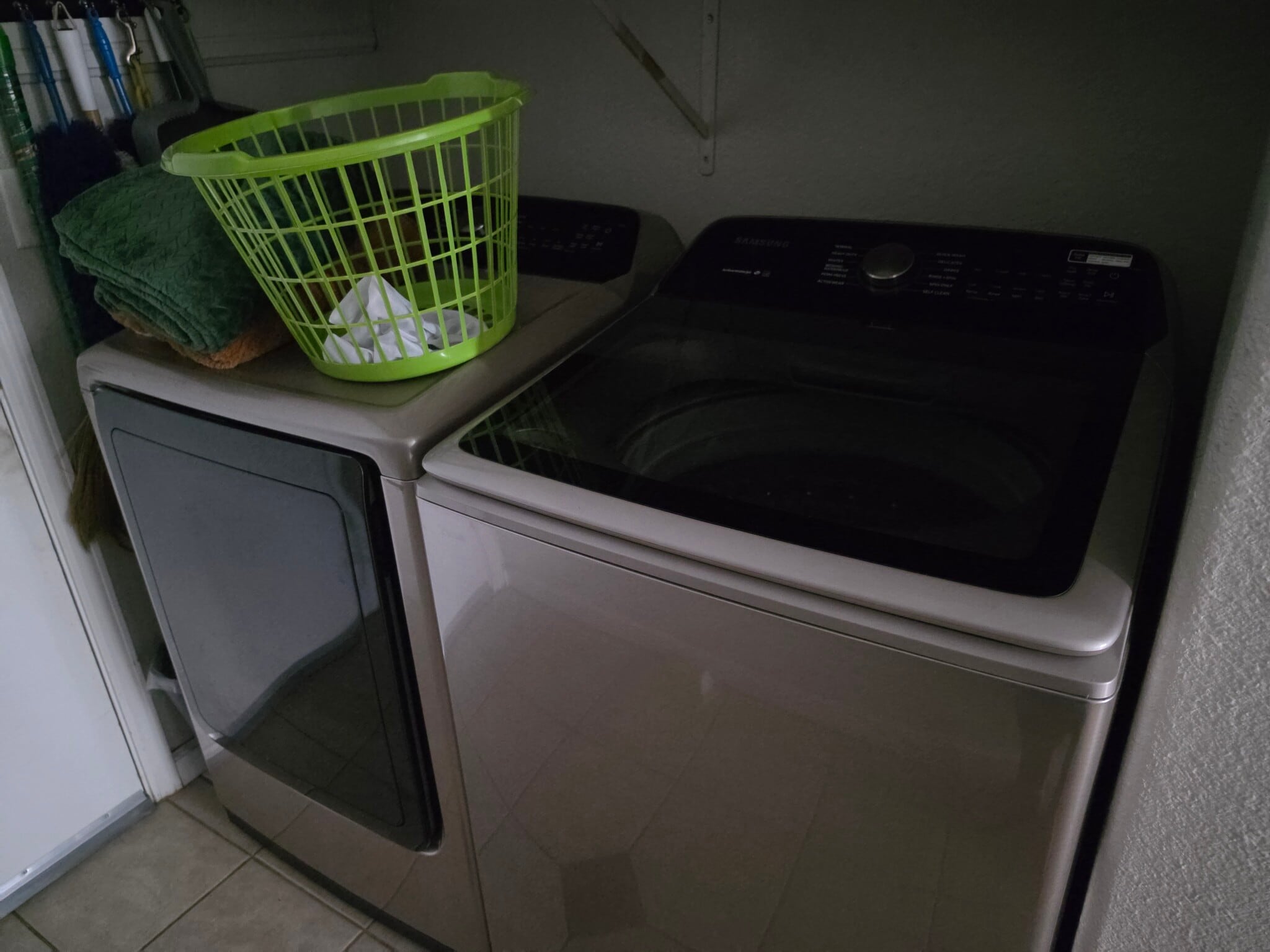 Laundry. - 5495 E Byrd Ave