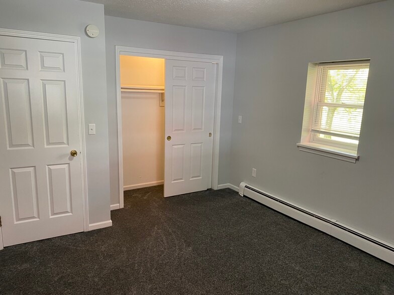 Building Photo - 1476 Ridge Rd