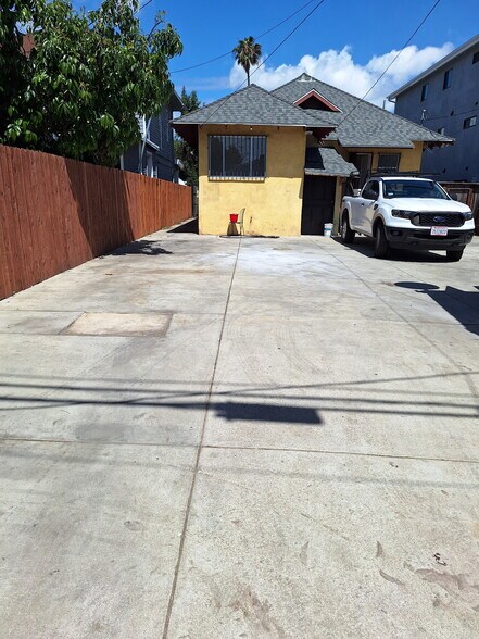 Building Photo - 1280 W 38th St