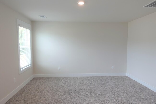 Building Photo - 100 Boren Wy