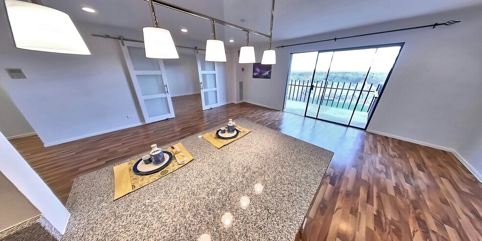 Island/Peninsula - 480 S Marion Pky