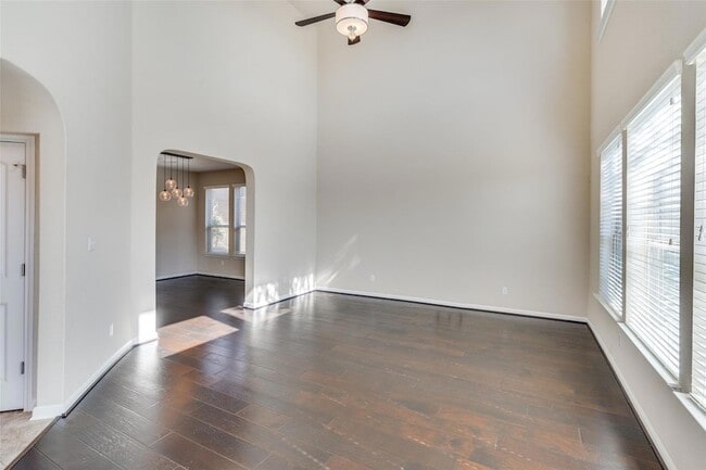 Building Photo - 114 Stone View Trail