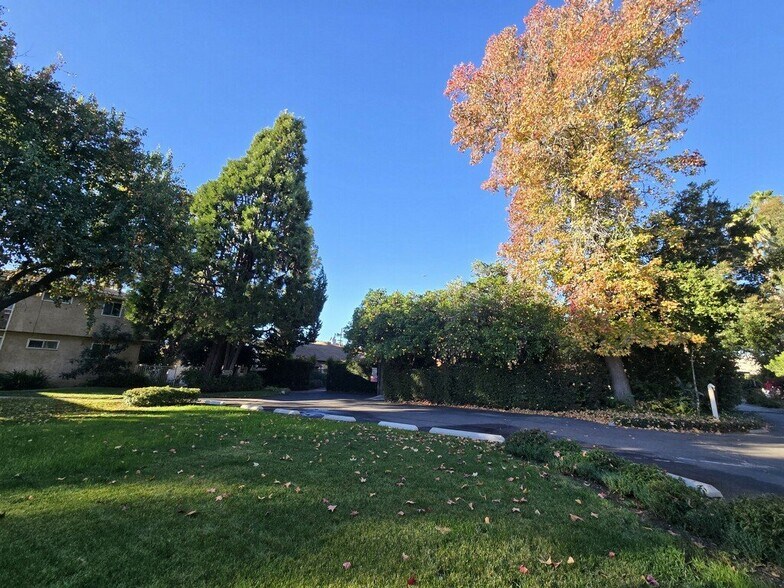 Building Photo - 13530 Leadwell St