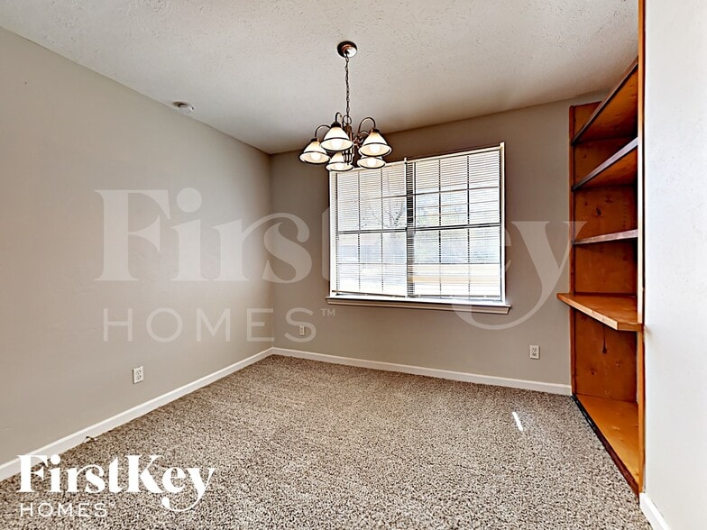 Building Photo - 213 E 5th St