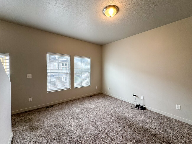 Building Photo - 699 E 355 N