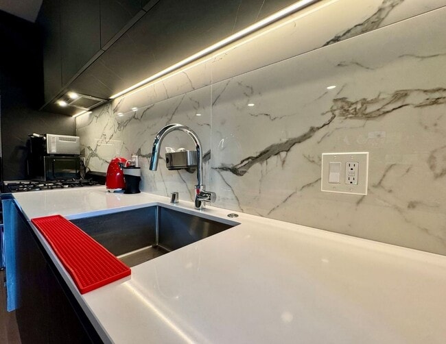 Building Photo - Maison à SOMA  |Secured Smart Access. Mode...