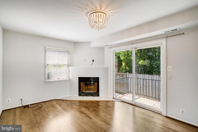 Building Photo - 740 Upland Pl