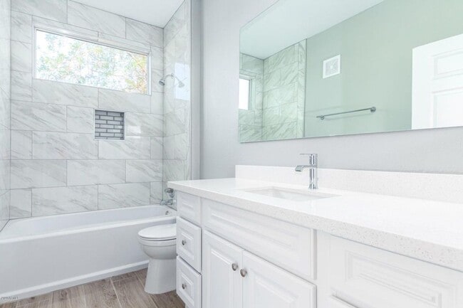 Building Photo - 3 bed remodeled  Old Town condo w/garage