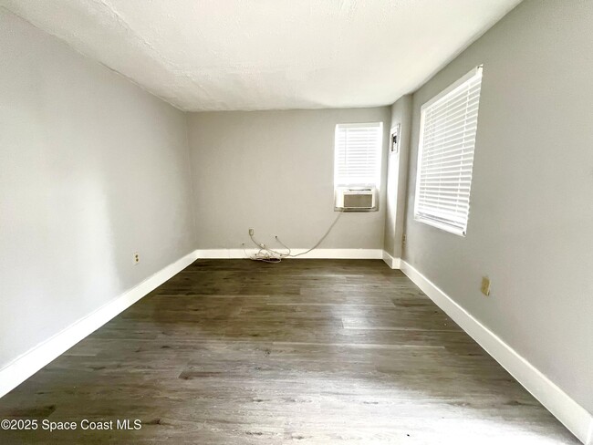 Building Photo - 426 Dummitt Ave