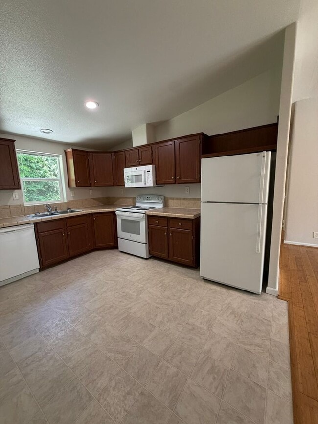 Building Photo - Peaceful Living – 3 Bedroom, 2 Bath Single-Family Home