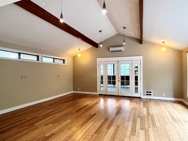 Building Photo - 10340 Fischer Pl NE