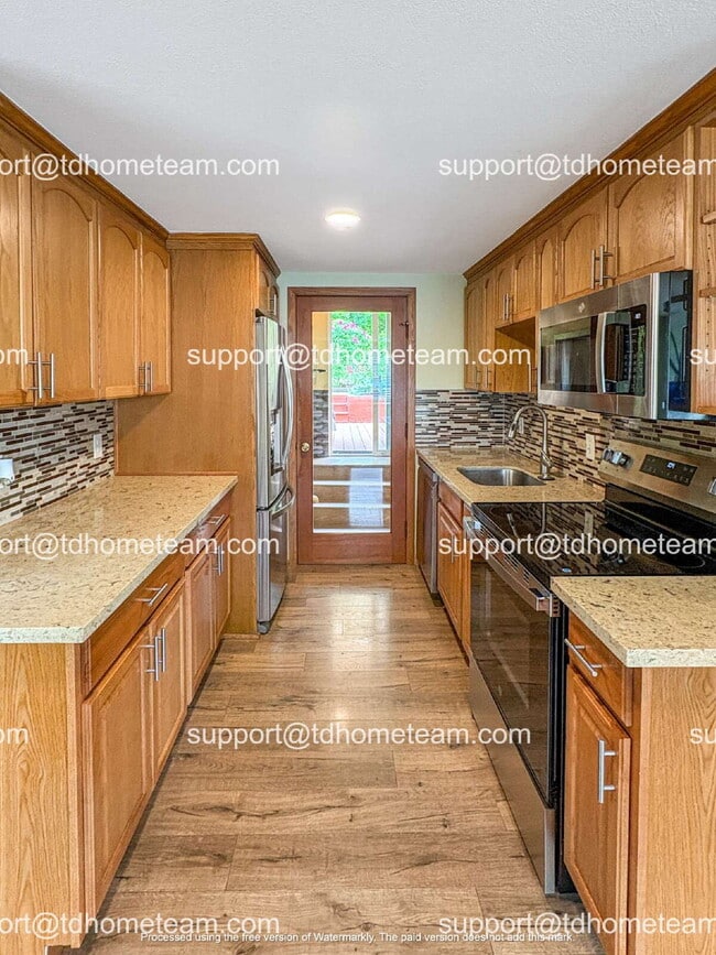Building Photo - "Charming 2-Bed Gem in Renton with Granite Elegance – 620 sqft of Cozy Living!"