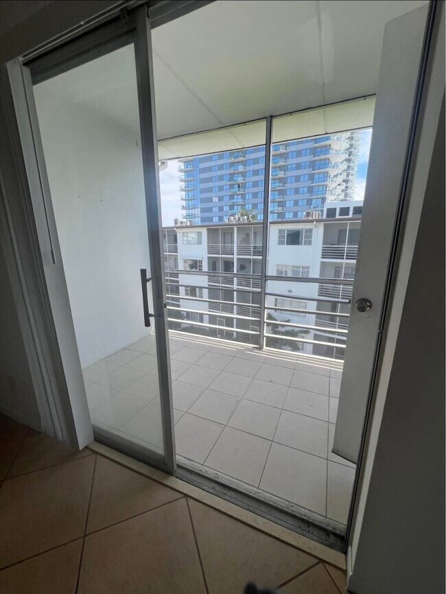 Building Photo - 4500 N Flagler Dr