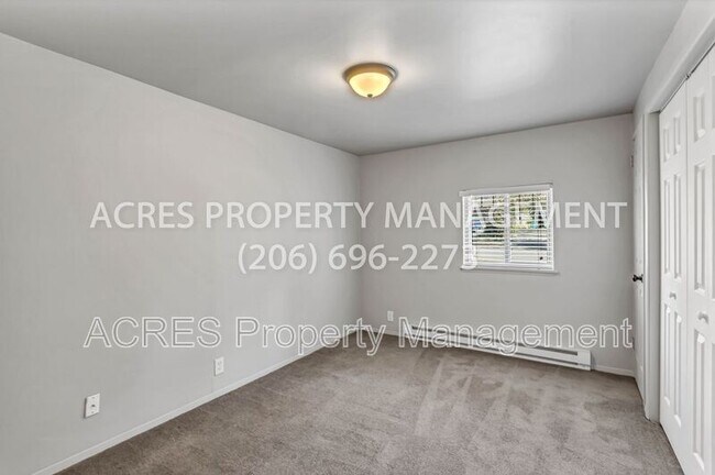 Building Photo - 15515 Stone Ave N