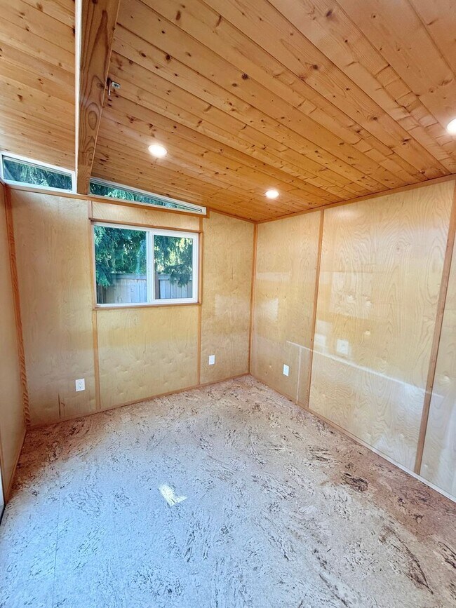 Building Photo - Stylish 3-Bed, 2-Bath Home in the Heart of...