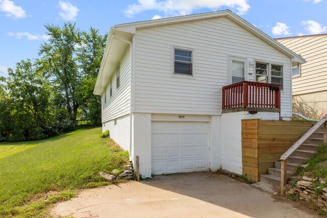 Building Photo - 4655 Curtis Ave