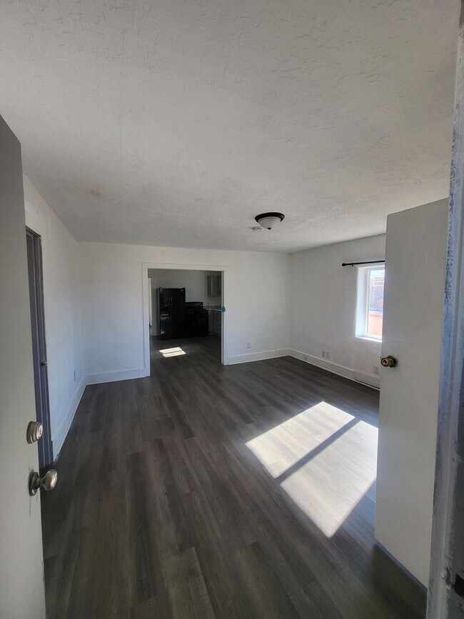 Building Photo - Newly renovated 2 bedroom House